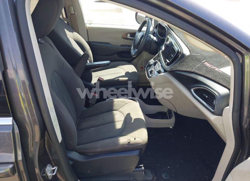 Photo 5 of 2017 Chrysler Pacifica TOURING (VIN 2C4RC1DG2HR722132)