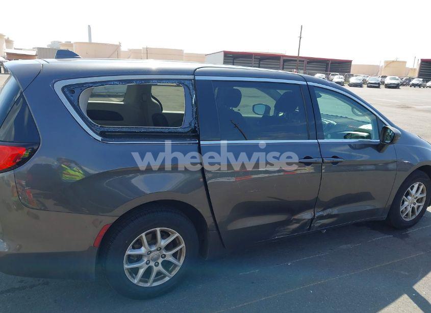 Photo 6 of 2017 Chrysler Pacifica TOURING (VIN 2C4RC1DG2HR722132)