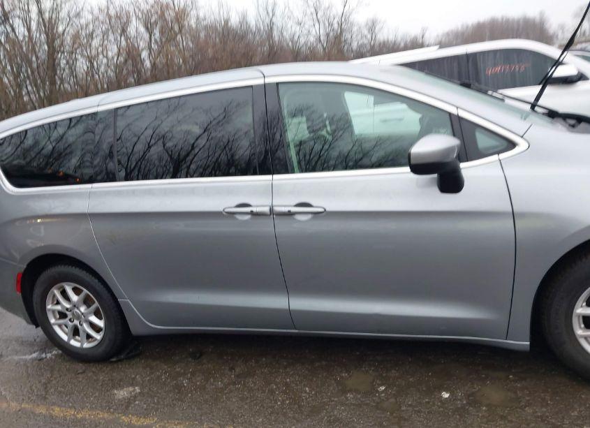 Photo 13 of 2019 Chrysler Pacifica TOURING (VIN 2C4RC1DG2KR638562)