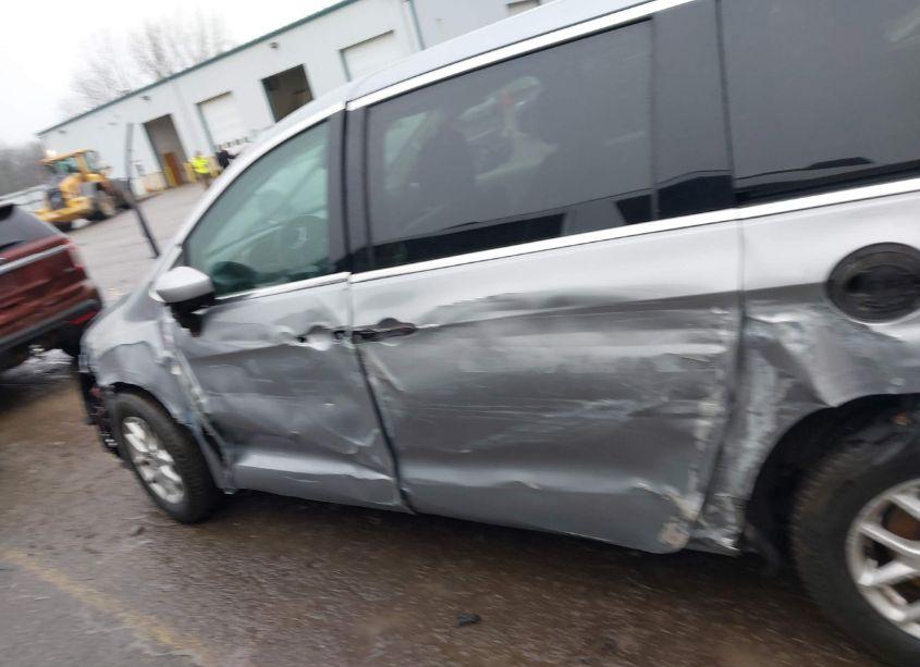 Photo 14 of 2019 Chrysler Pacifica TOURING (VIN 2C4RC1DG2KR638562)