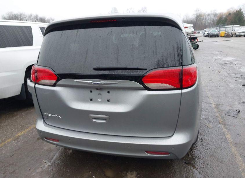 Photo 16 of 2019 Chrysler Pacifica TOURING (VIN 2C4RC1DG2KR638562)