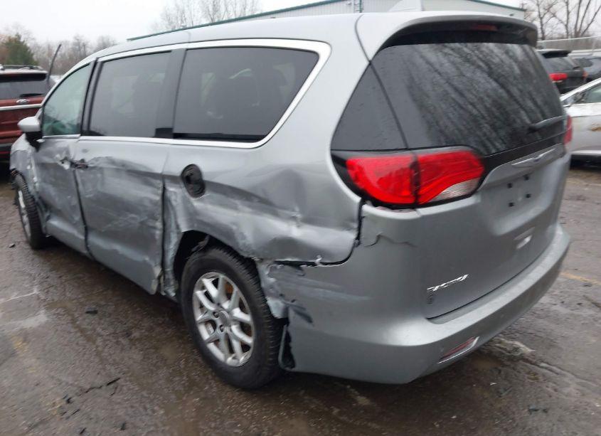 Photo 3 of 2019 Chrysler Pacifica TOURING (VIN 2C4RC1DG2KR638562)
