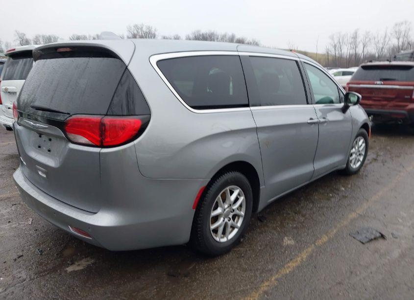 Photo 4 of 2019 Chrysler Pacifica TOURING (VIN 2C4RC1DG2KR638562)