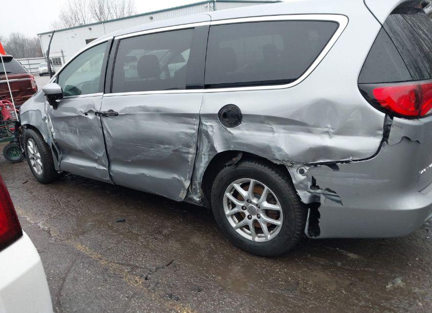 Photo 6 of 2019 Chrysler Pacifica TOURING (VIN 2C4RC1DG2KR638562)