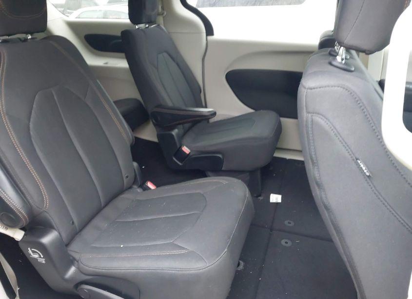 Photo 8 of 2019 Chrysler Pacifica TOURING (VIN 2C4RC1DG2KR638562)