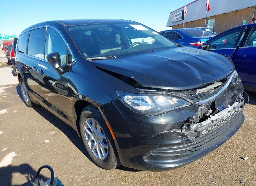 2017 Chrysler Pacifica TOURING (VIN 2C4RC1DG3HR502417) main photo