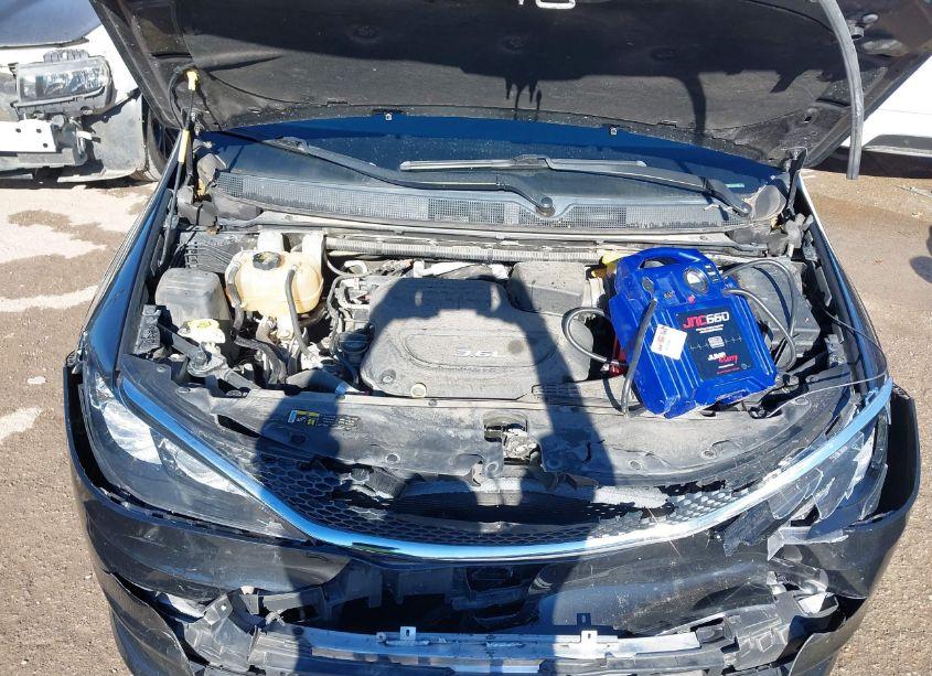 Photo 10 of 2017 Chrysler Pacifica TOURING (VIN 2C4RC1DG3HR502417)