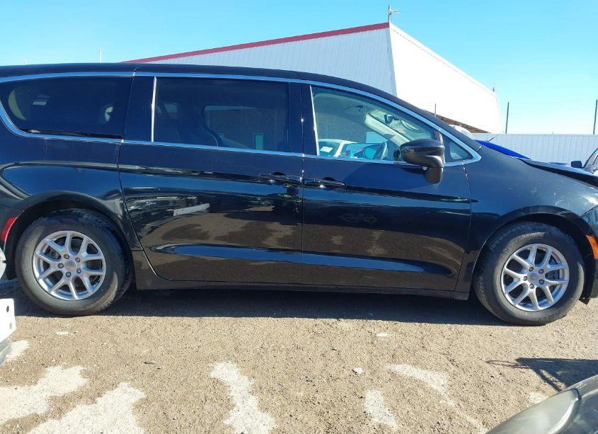 Photo 13 of 2017 Chrysler Pacifica TOURING (VIN 2C4RC1DG3HR502417)