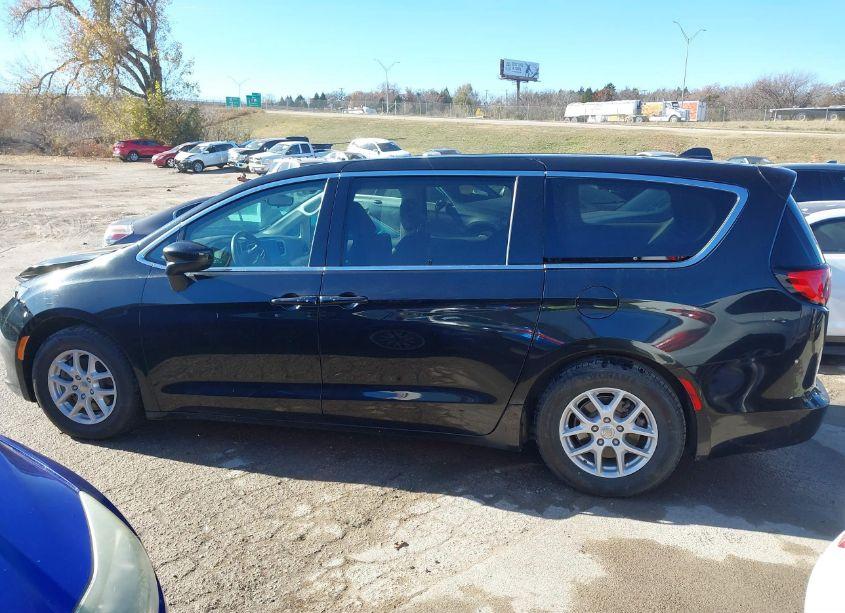 Photo 14 of 2017 Chrysler Pacifica TOURING (VIN 2C4RC1DG3HR502417)