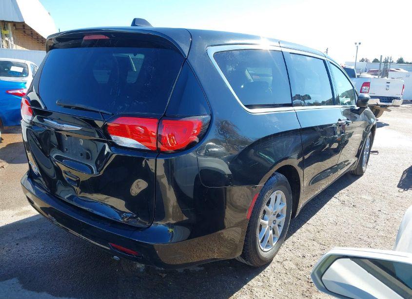 Photo 4 of 2017 Chrysler Pacifica TOURING (VIN 2C4RC1DG3HR502417)