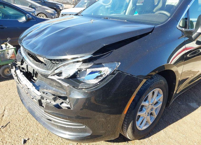 Photo 6 of 2017 Chrysler Pacifica TOURING (VIN 2C4RC1DG3HR502417)