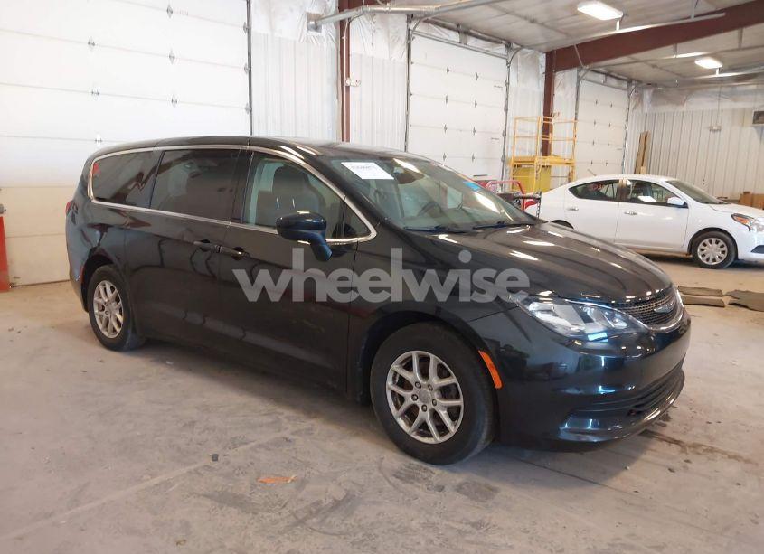 2017 Chrysler Pacifica TOURING (VIN 2C4RC1DG3HR571477) main photo
