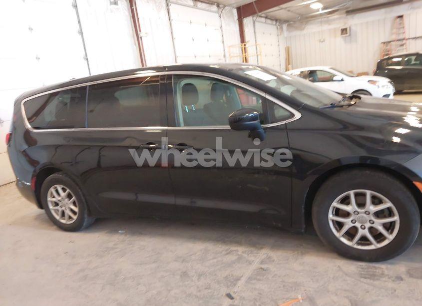 Photo 13 of 2017 Chrysler Pacifica TOURING (VIN 2C4RC1DG3HR571477)