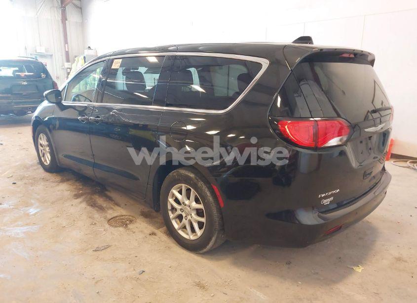 Photo 3 of 2017 Chrysler Pacifica TOURING (VIN 2C4RC1DG3HR571477)