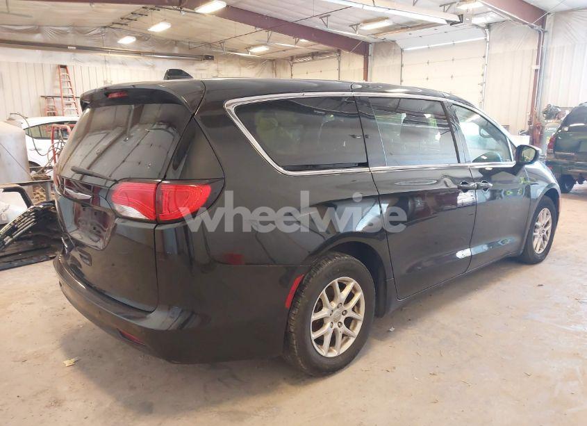 Photo 4 of 2017 Chrysler Pacifica TOURING (VIN 2C4RC1DG3HR571477)