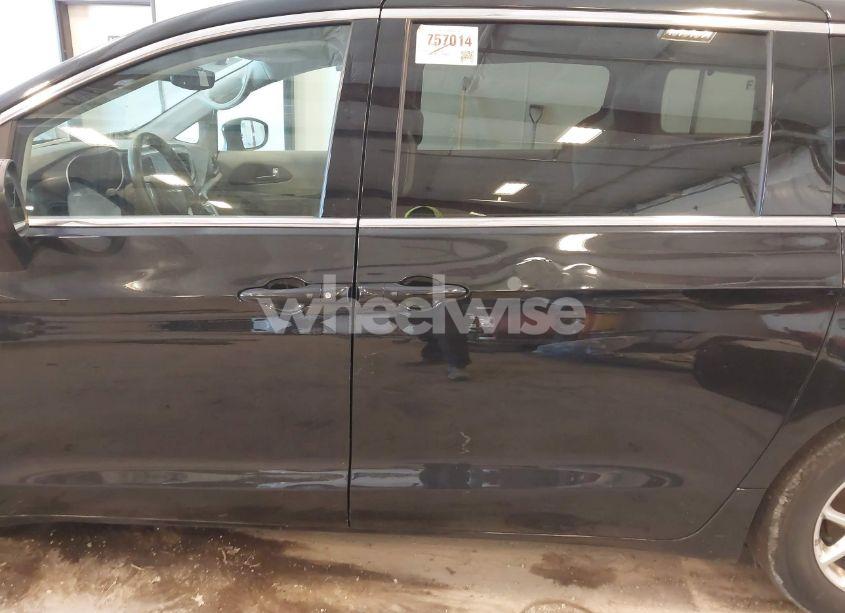 Photo 6 of 2017 Chrysler Pacifica TOURING (VIN 2C4RC1DG3HR571477)