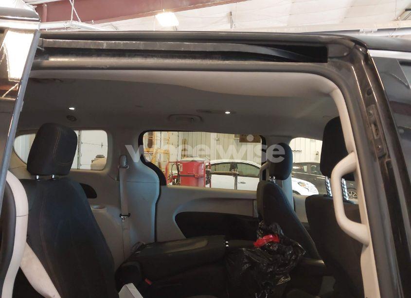 Photo 8 of 2017 Chrysler Pacifica TOURING (VIN 2C4RC1DG3HR571477)