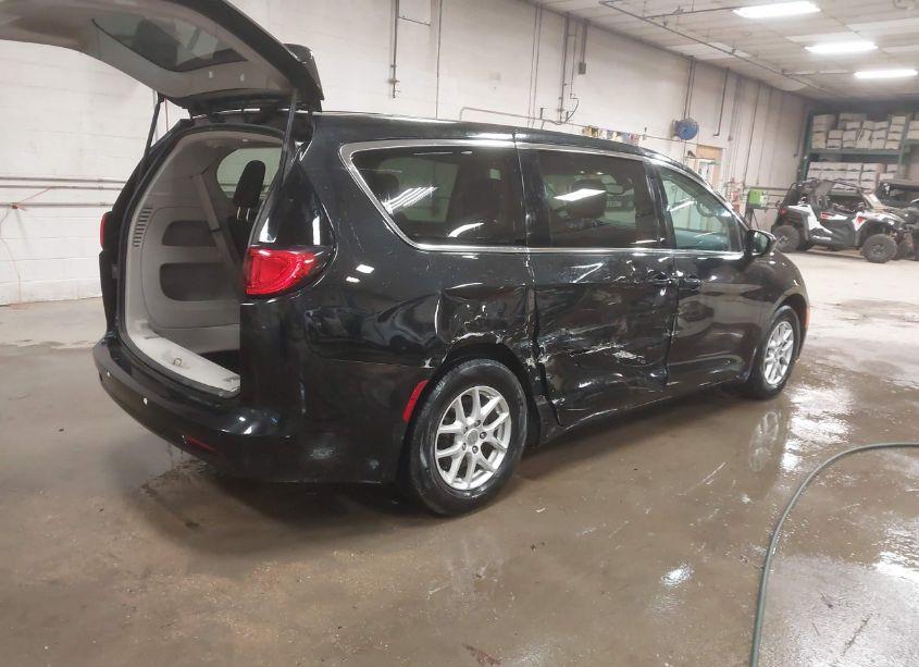 Photo 4 of 2017 Chrysler Pacifica TOURING (VIN 2C4RC1DG3HR593009)