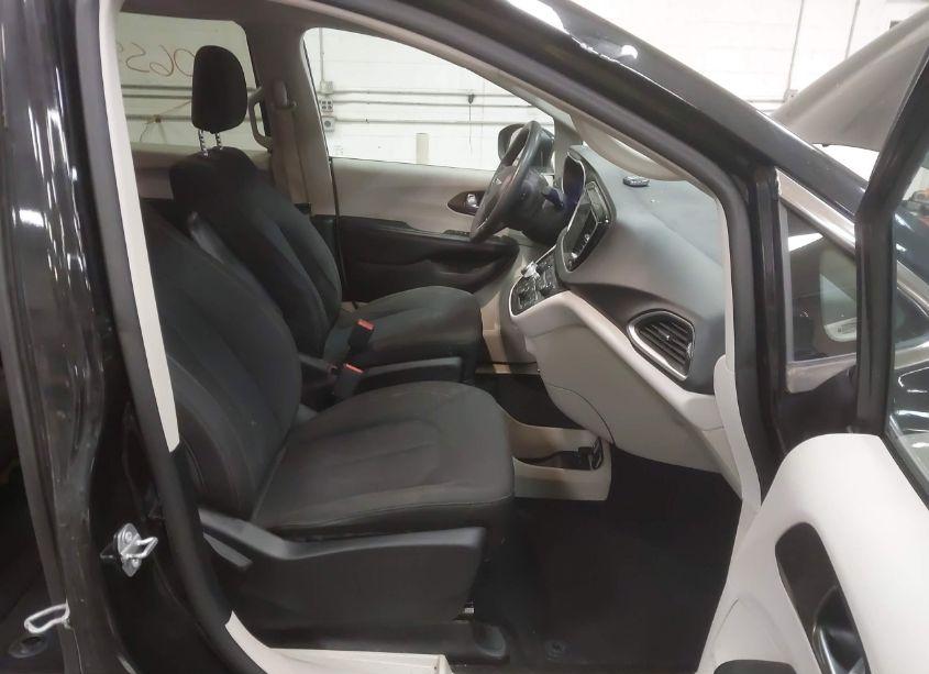 Photo 5 of 2017 Chrysler Pacifica TOURING (VIN 2C4RC1DG3HR593009)