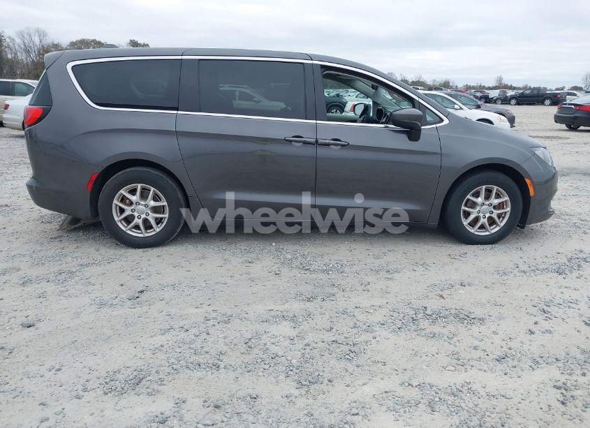 Photo 4 of 2017 Chrysler Pacifica TOURING (VIN 2C4RC1DG4HR551481)