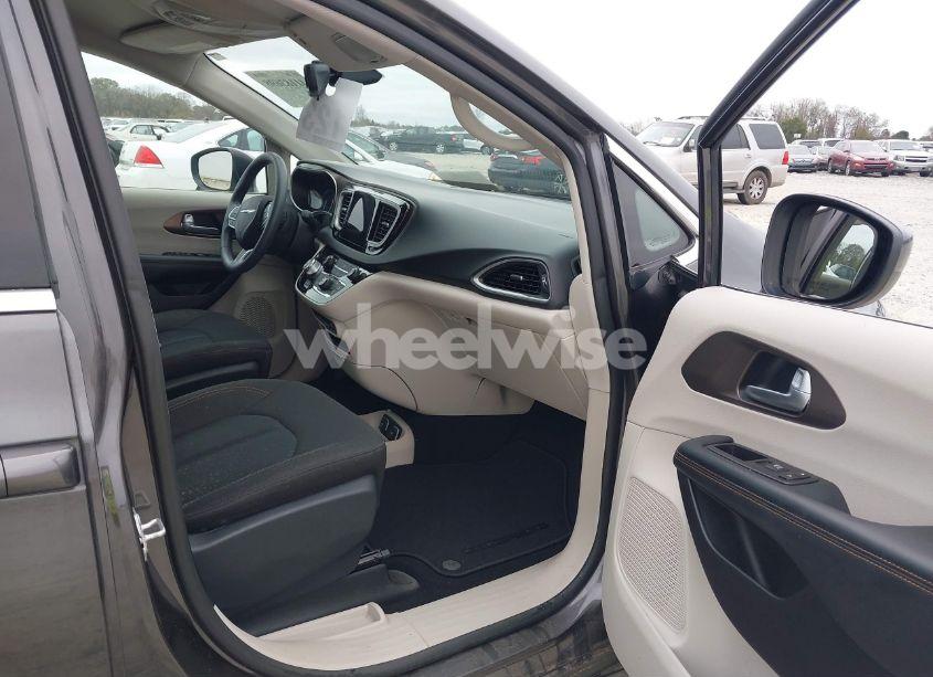 Photo 5 of 2017 Chrysler Pacifica TOURING (VIN 2C4RC1DG4HR551481)