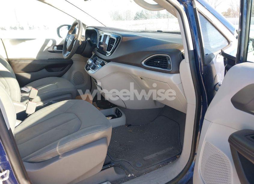 Photo 5 of 2017 Chrysler Pacifica TOURING (VIN 2C4RC1DG4HR610545)