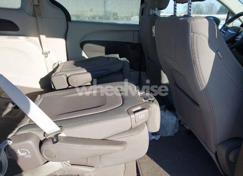 Photo 8 of 2017 Chrysler Pacifica TOURING (VIN 2C4RC1DG4HR610545)