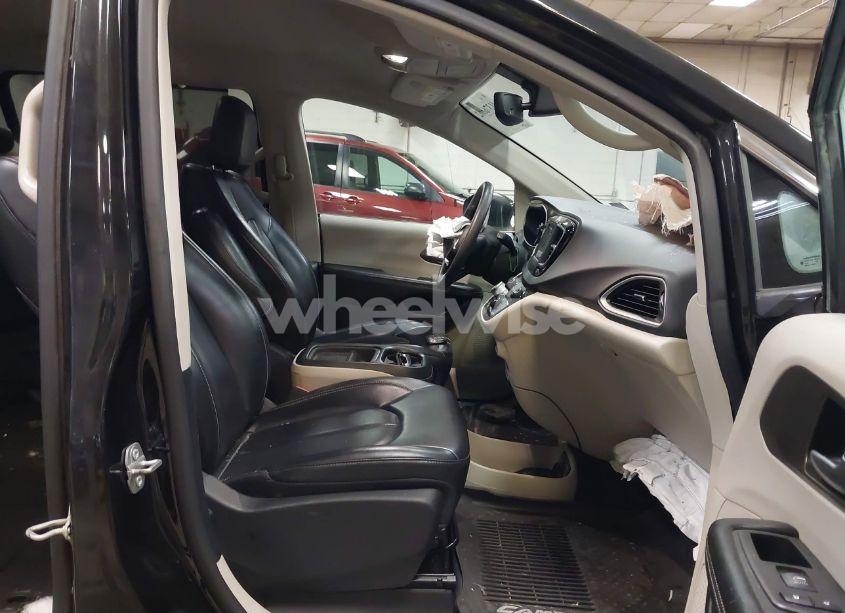 Photo 5 of 2021 Chrysler Voyager LXI (VIN 2C4RC1DG4MR506728)