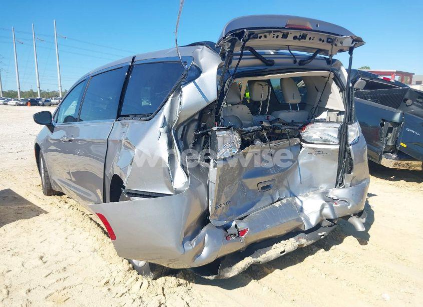 Photo 3 of 2017 Chrysler Pacifica TOURING (VIN 2C4RC1DG5HR516335)