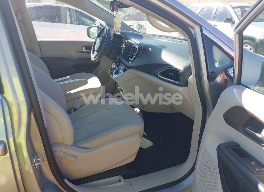 Photo 5 of 2017 Chrysler Pacifica TOURING (VIN 2C4RC1DG5HR516335)