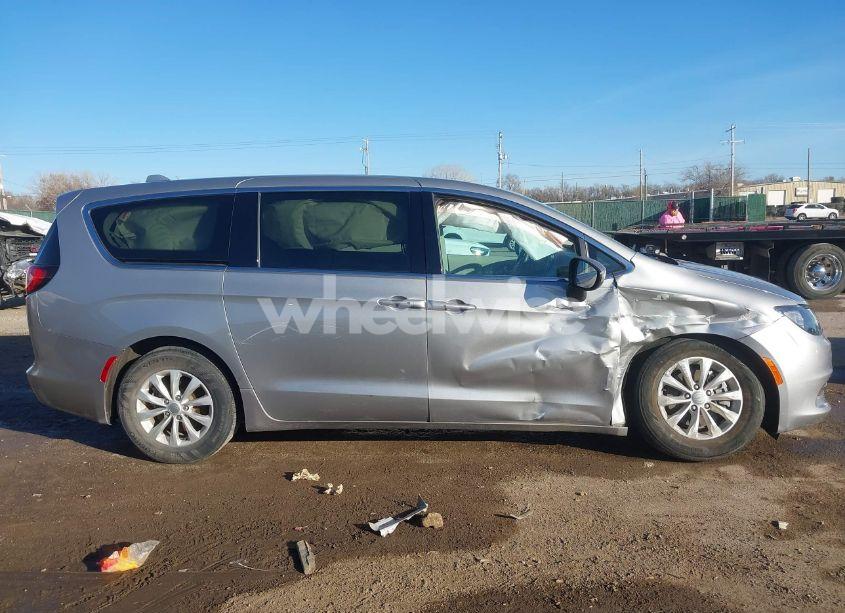 Photo 13 of 2017 Chrysler Pacifica TOURING (VIN 2C4RC1DG5HR593030)