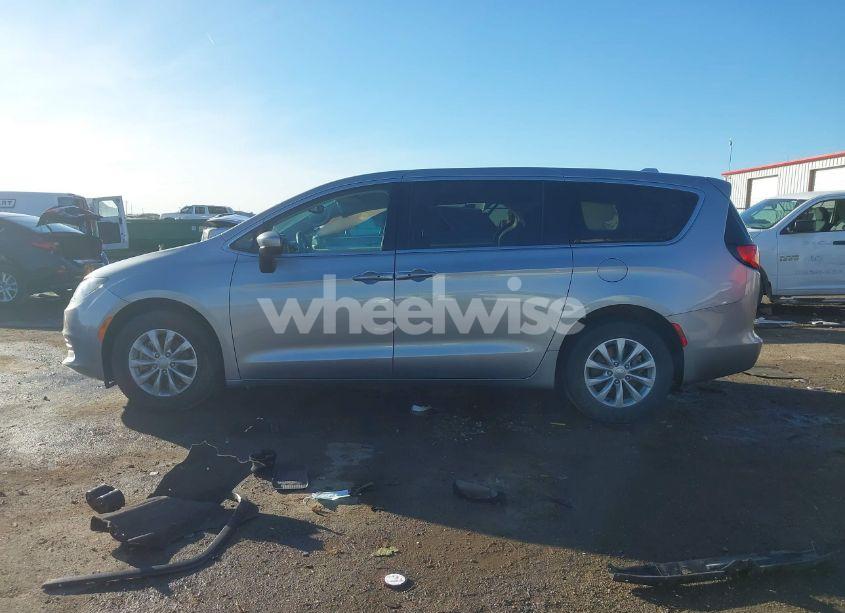 Photo 14 of 2017 Chrysler Pacifica TOURING (VIN 2C4RC1DG5HR593030)