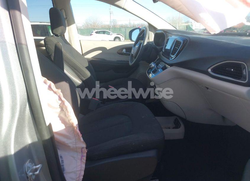 Photo 5 of 2017 Chrysler Pacifica TOURING (VIN 2C4RC1DG5HR593030)