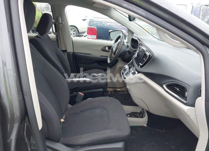 Photo 5 of 2017 Chrysler Pacifica TOURING (VIN 2C4RC1DG5HR743878)