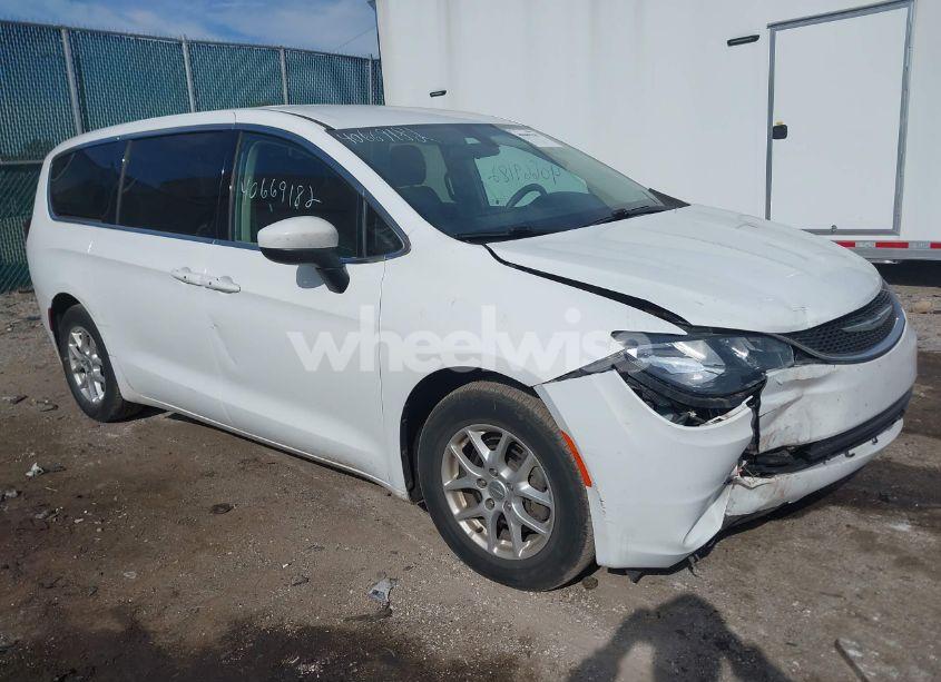 2018 Chrysler Pacifica TOURING (VIN 2C4RC1DG5JR129953) main photo