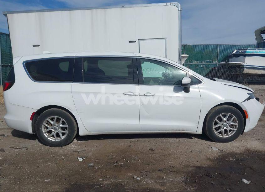 Photo 13 of 2018 Chrysler Pacifica TOURING (VIN 2C4RC1DG5JR129953)