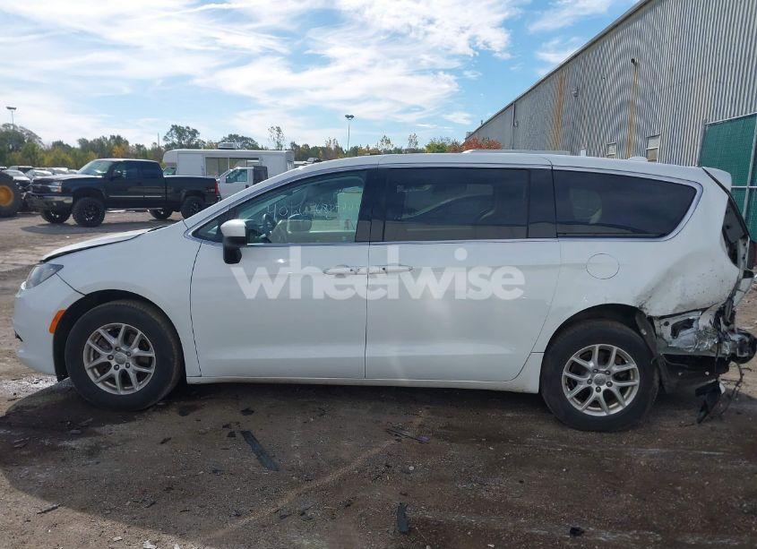 Photo 14 of 2018 Chrysler Pacifica TOURING (VIN 2C4RC1DG5JR129953)
