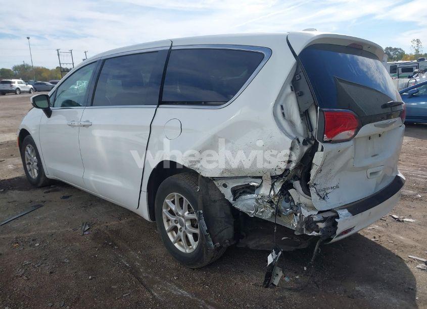 Photo 3 of 2018 Chrysler Pacifica TOURING (VIN 2C4RC1DG5JR129953)