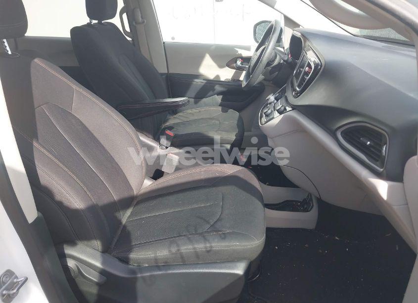 Photo 5 of 2018 Chrysler Pacifica TOURING (VIN 2C4RC1DG5JR129953)