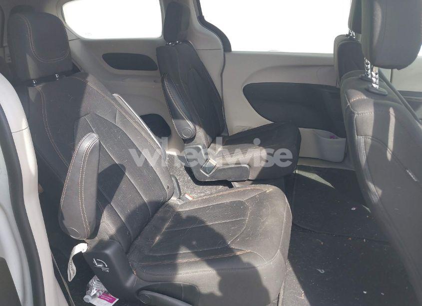 Photo 8 of 2018 Chrysler Pacifica TOURING (VIN 2C4RC1DG5JR129953)