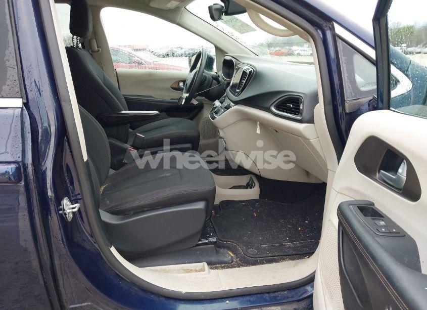 Photo 5 of 2017 Chrysler Pacifica TOURING (VIN 2C4RC1DG7HR553693)