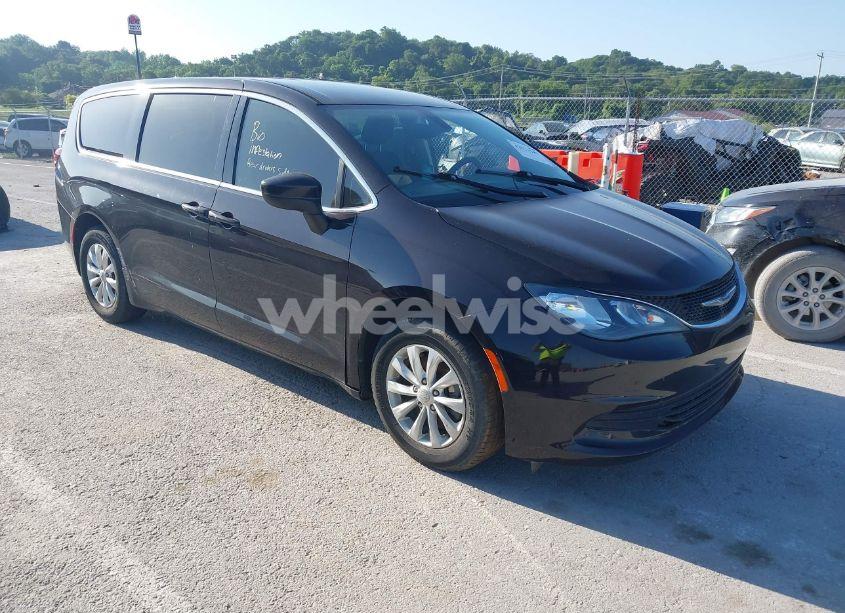 2017 Chrysler Pacifica TOURING (VIN 2C4RC1DG7HR705522) main photo