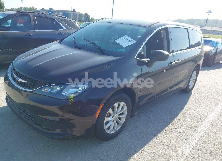 Photo 2 of 2017 Chrysler Pacifica TOURING (VIN 2C4RC1DG7HR705522)