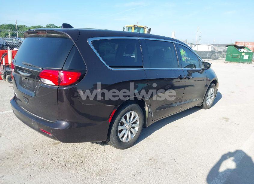 Photo 4 of 2017 Chrysler Pacifica TOURING (VIN 2C4RC1DG7HR705522)