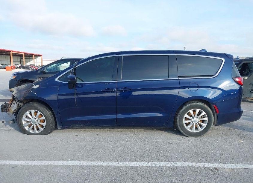 Photo 14 of 2017 Chrysler Pacifica TOURING (VIN 2C4RC1DG8HR782349)