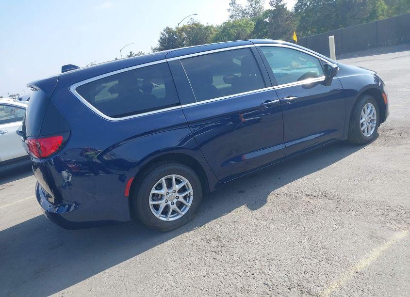 Photo 4 of 2018 Chrysler Pacifica TOURING (VIN 2C4RC1DG9JR310540)
