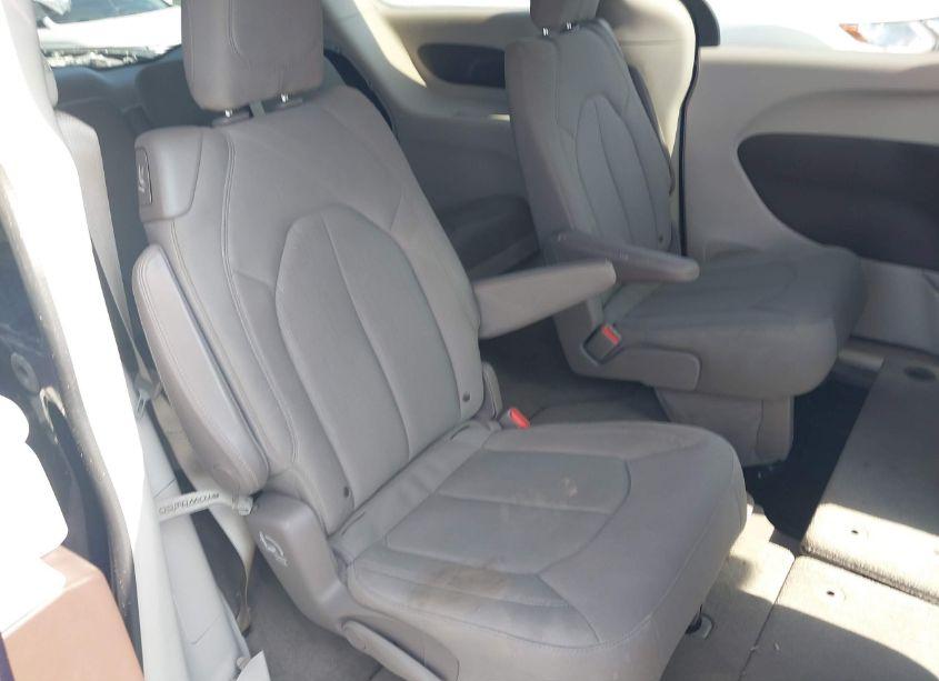 Photo 8 of 2018 Chrysler Pacifica TOURING (VIN 2C4RC1DG9JR310540)