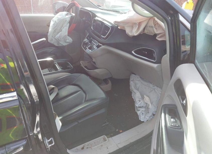 Photo 5 of 2020 Chrysler Voyager LXI (VIN 2C4RC1DG9LR172582)