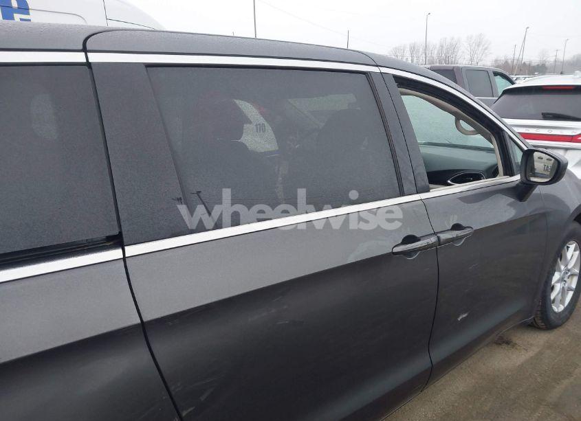 Photo 14 of 2017 Chrysler Pacifica TOURING (VIN 2C4RC1DGXHR502110)