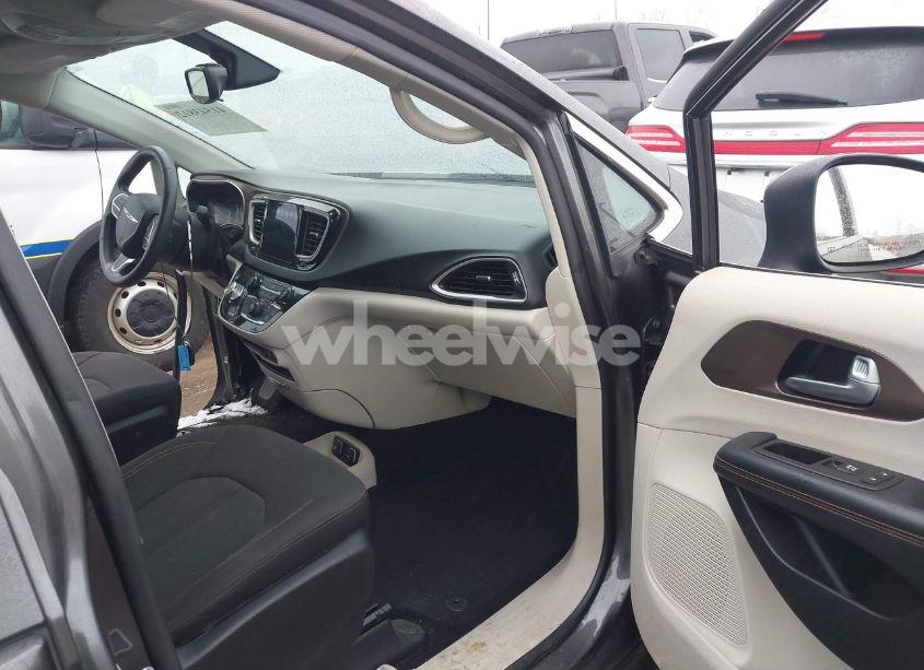 Photo 5 of 2017 Chrysler Pacifica TOURING (VIN 2C4RC1DGXHR502110)